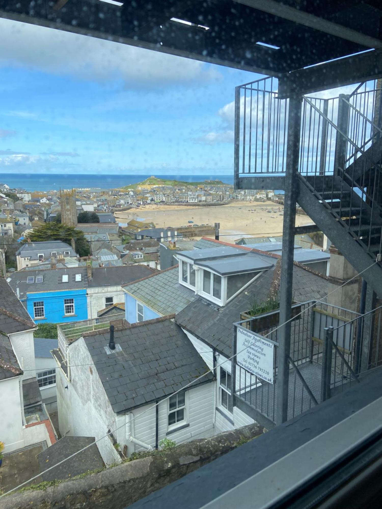 Huer'S Watch A Beautifully Presented Private Apartment With Far Reaching Views Over St Ives Harbour And Bay And Free Onsite Parking For Larger Groups Book Along With Our Connecting Two Sister Apartments Dış mekan fotoğraf
