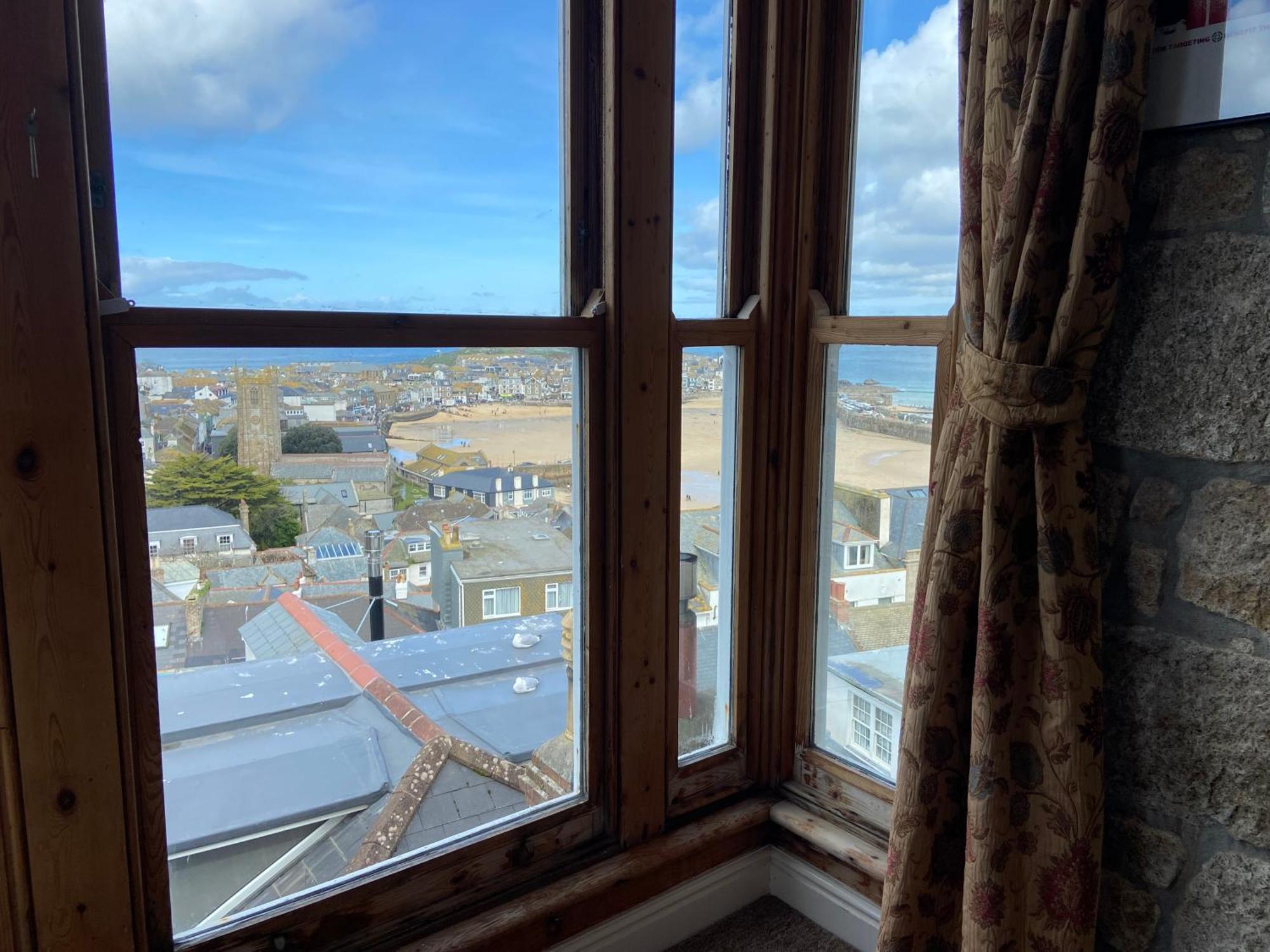 Huer'S Watch A Beautifully Presented Private Apartment With Far Reaching Views Over St Ives Harbour And Bay And Free Onsite Parking For Larger Groups Book Along With Our Connecting Two Sister Apartments Dış mekan fotoğraf