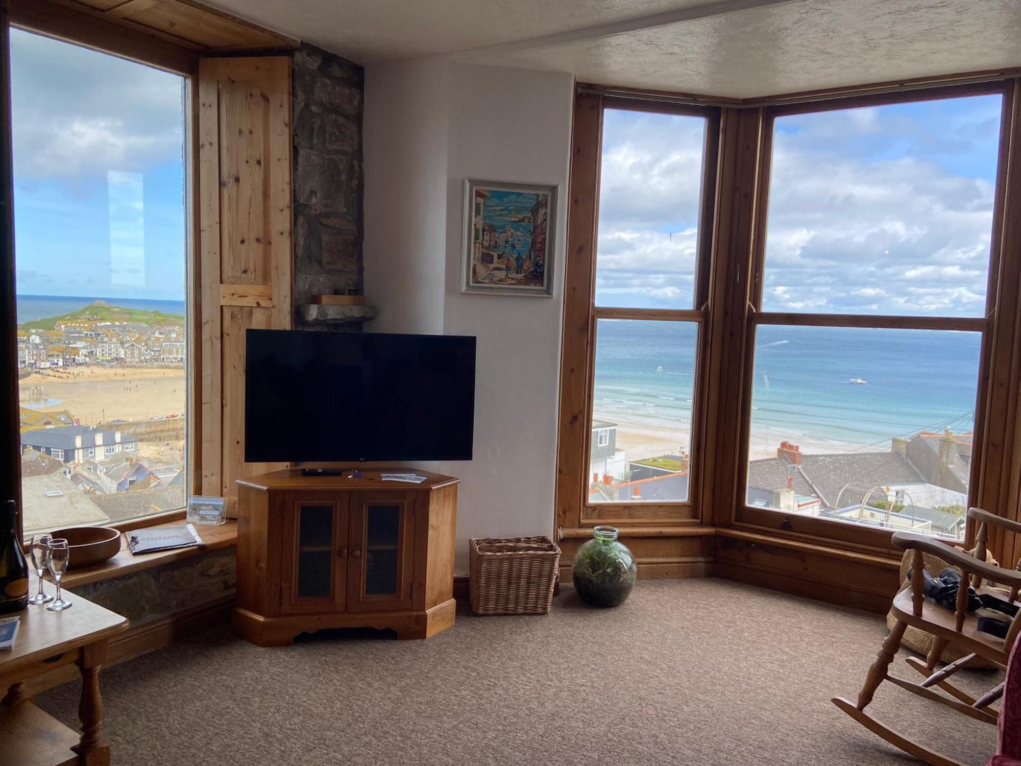 Huer'S Watch A Beautifully Presented Private Apartment With Far Reaching Views Over St Ives Harbour And Bay And Free Onsite Parking For Larger Groups Book Along With Our Connecting Two Sister Apartments Dış mekan fotoğraf